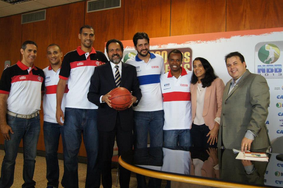Dirigentes e atletas participaram do lançamento oficial do Jogo das Estrelas 2013 (Jonas Nunes/Divulgação)