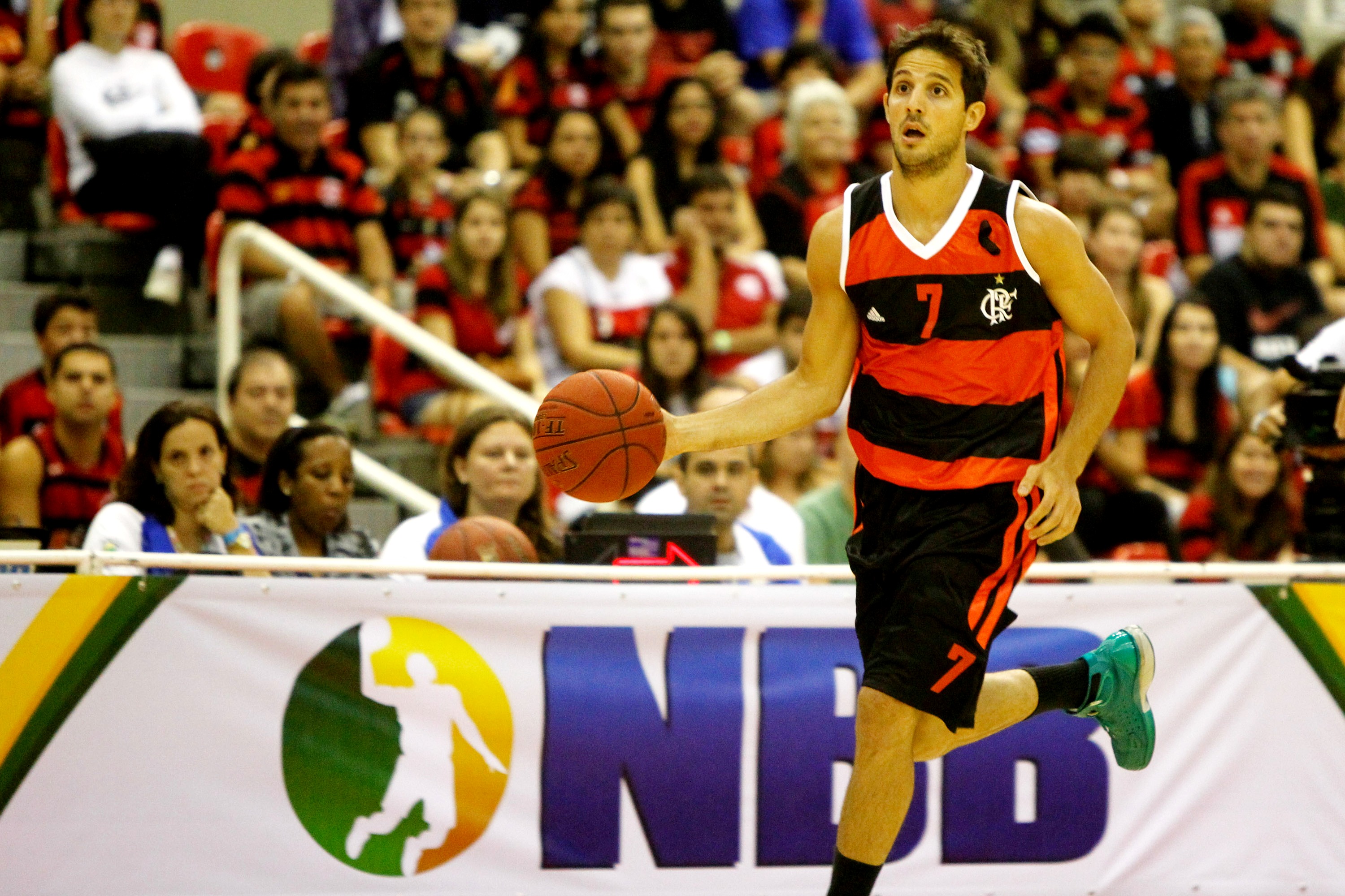 Dono de um jogo rápido e eficiente, Nicolás Laprovittola é o principal atleta do Flamengo (Ricardo Ramos/LNB)