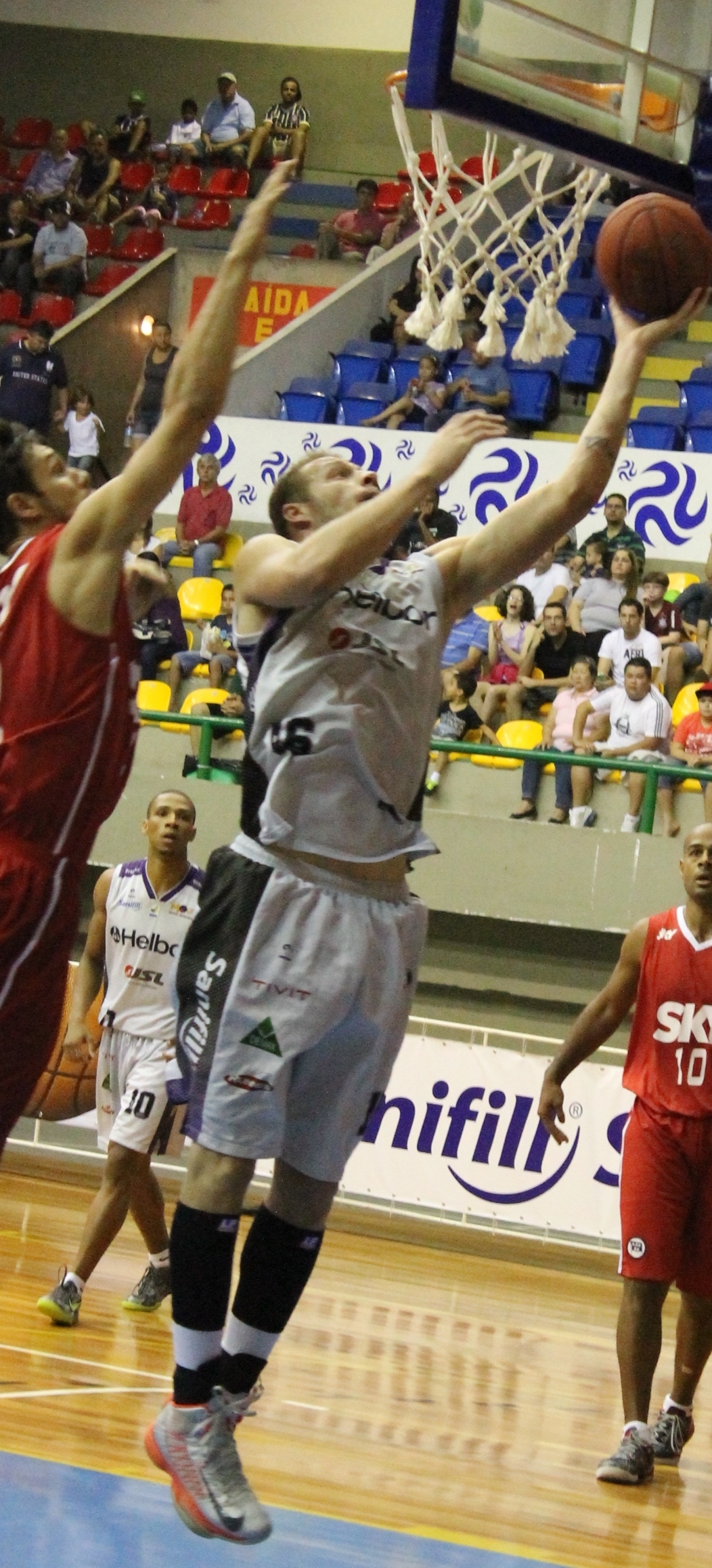 Reboteiro do NBB6, Daniel Alemão igualou o recorde de rebotes das temporadas regulares do NBB (Guilherme Peixinho/Divulgação)