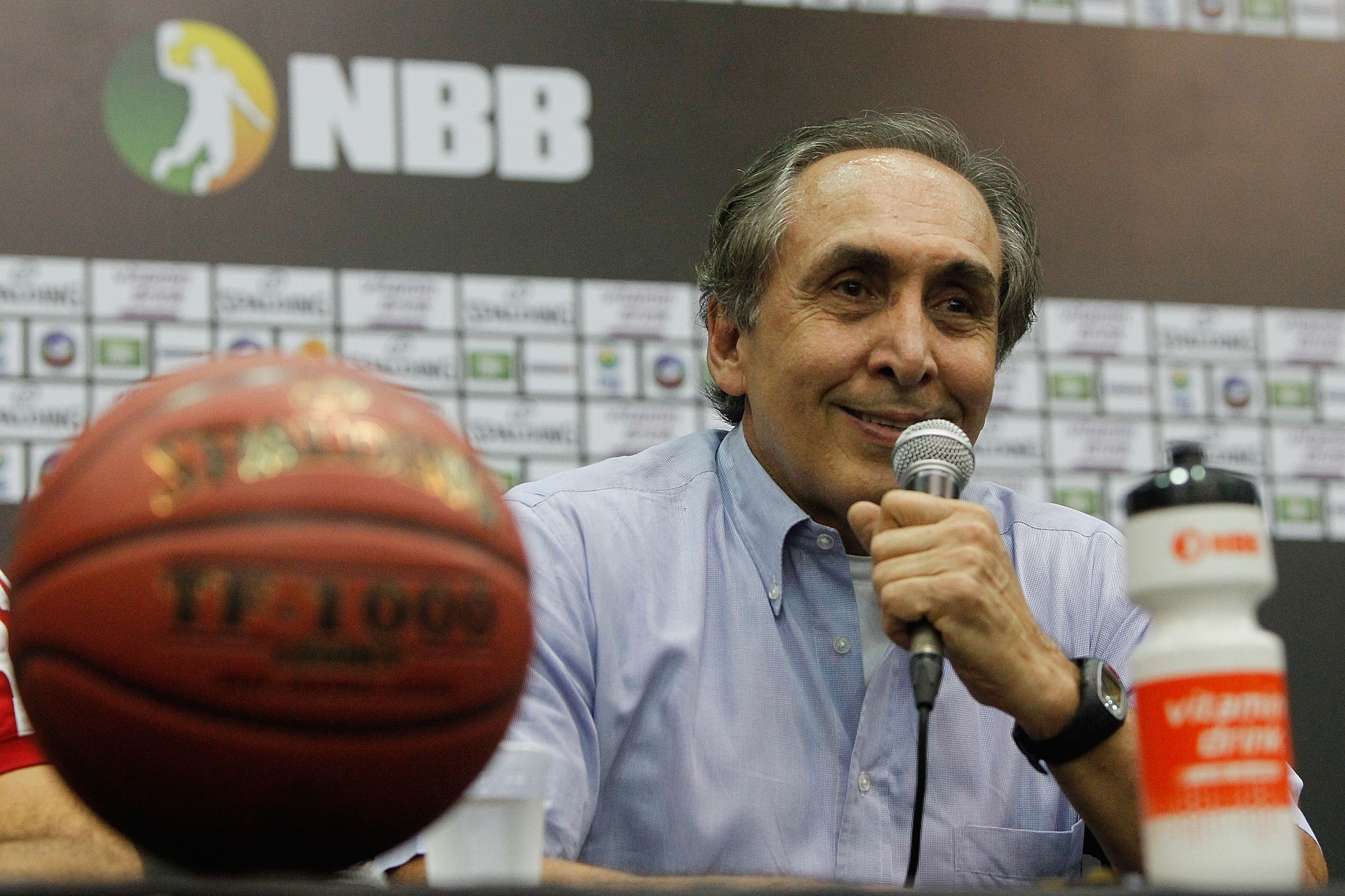 Kouros Monadjemi representa a LNB nas duas principais entidades do basquete das Américas (Luiz Pires/LNB)