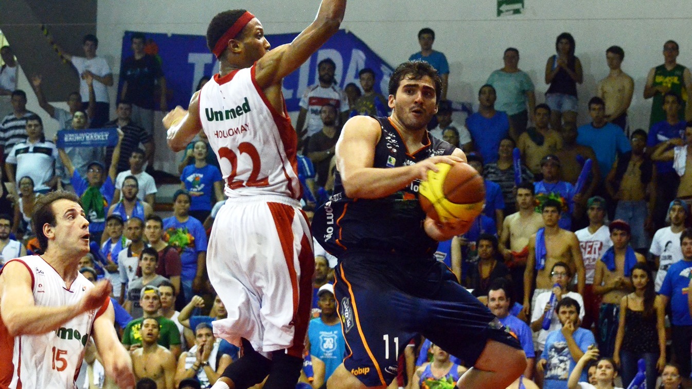 Argentino Barrios estava com a mão calibrada e foi o cestinha do jogo (Caio Casagrande/Bauru Basket)