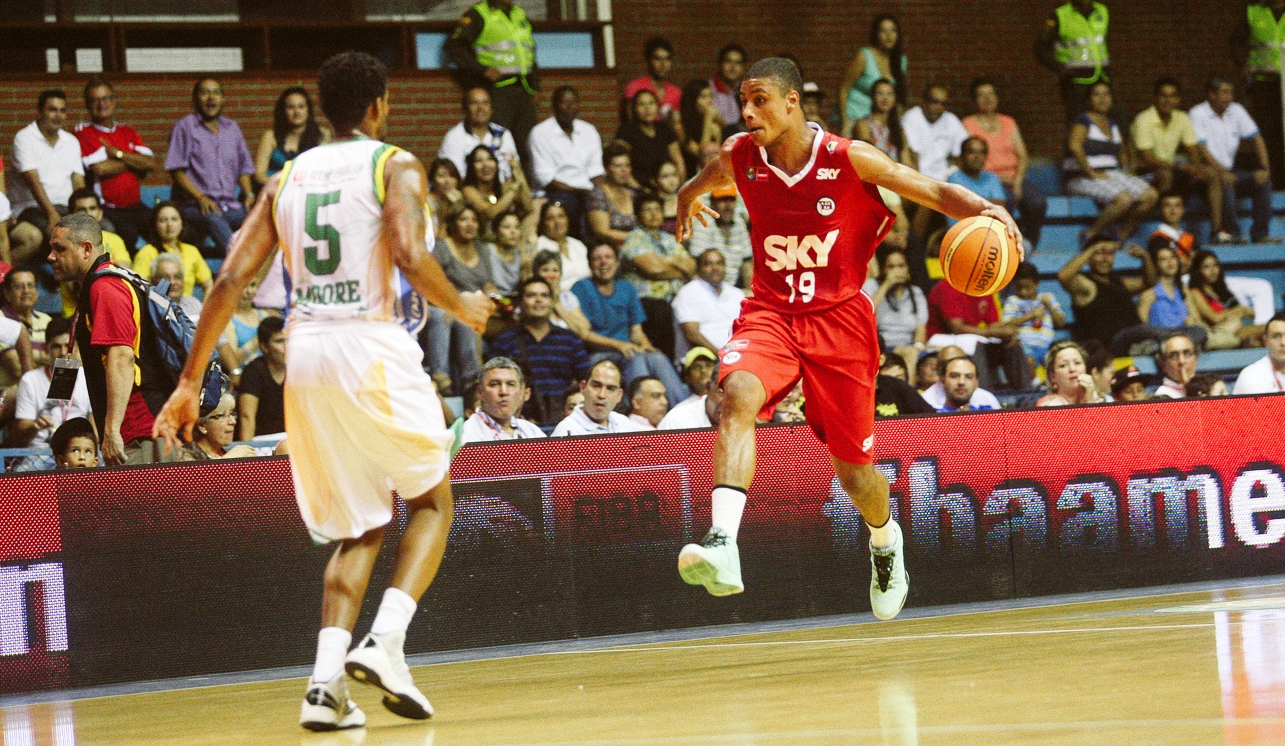 Outro garoto colocado como titular, Humberto registrou sete pontos e quatro assistências (Samuel Vélez/FIBA Américas)