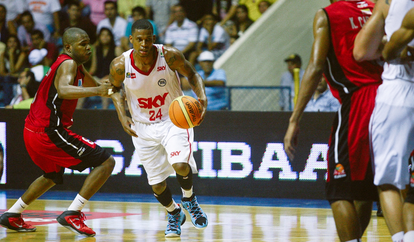 Pinheiros, do norte-americano Shamell, acabou derrotado pelo Cocodrilos na abertura da competição (Samuel Vélez/FIBA Américas)