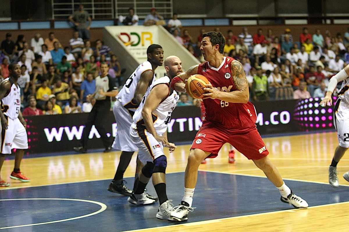 Bábby teve boa presença no garrafão e ajudou o Pinheiros a se reabilitar na competição (Samuel Vélez/FIBA Américas)
