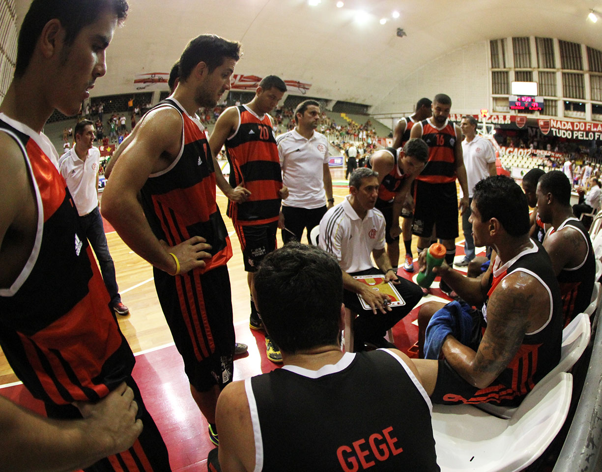 Técnico José Neto e equipe do Flamengo