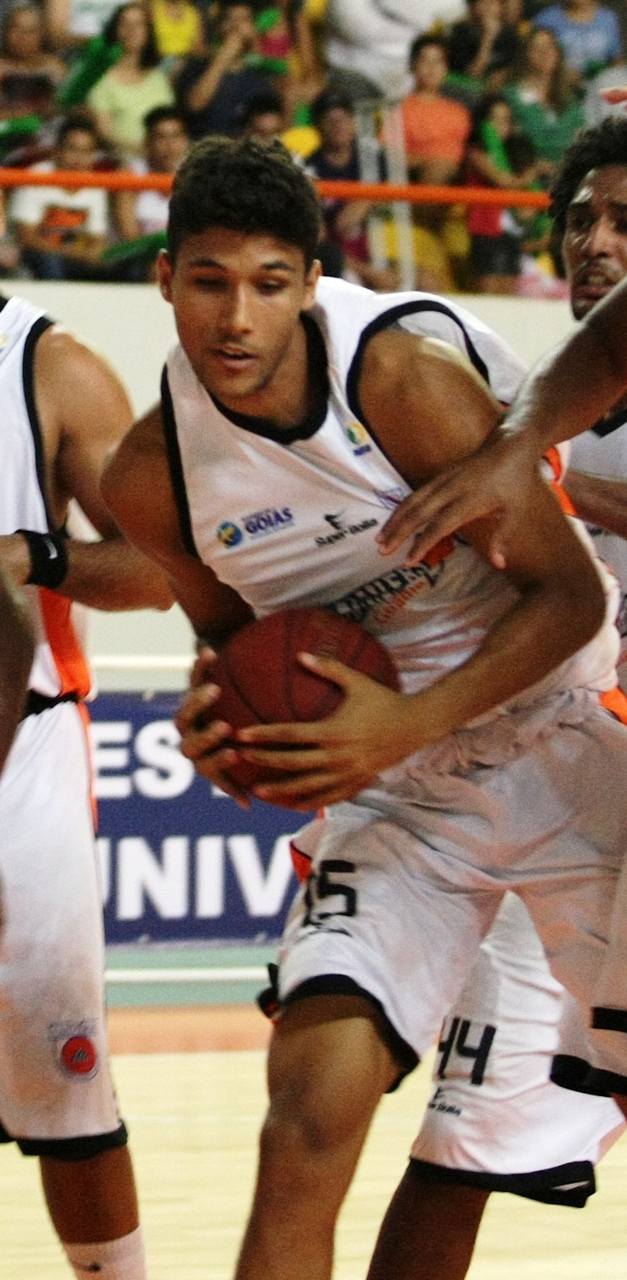 O jovem ala/pivô Adyb, do Goiânia, jogou na Liga Sorocabana na temporada passada (Randes Nunes/Telesporte)