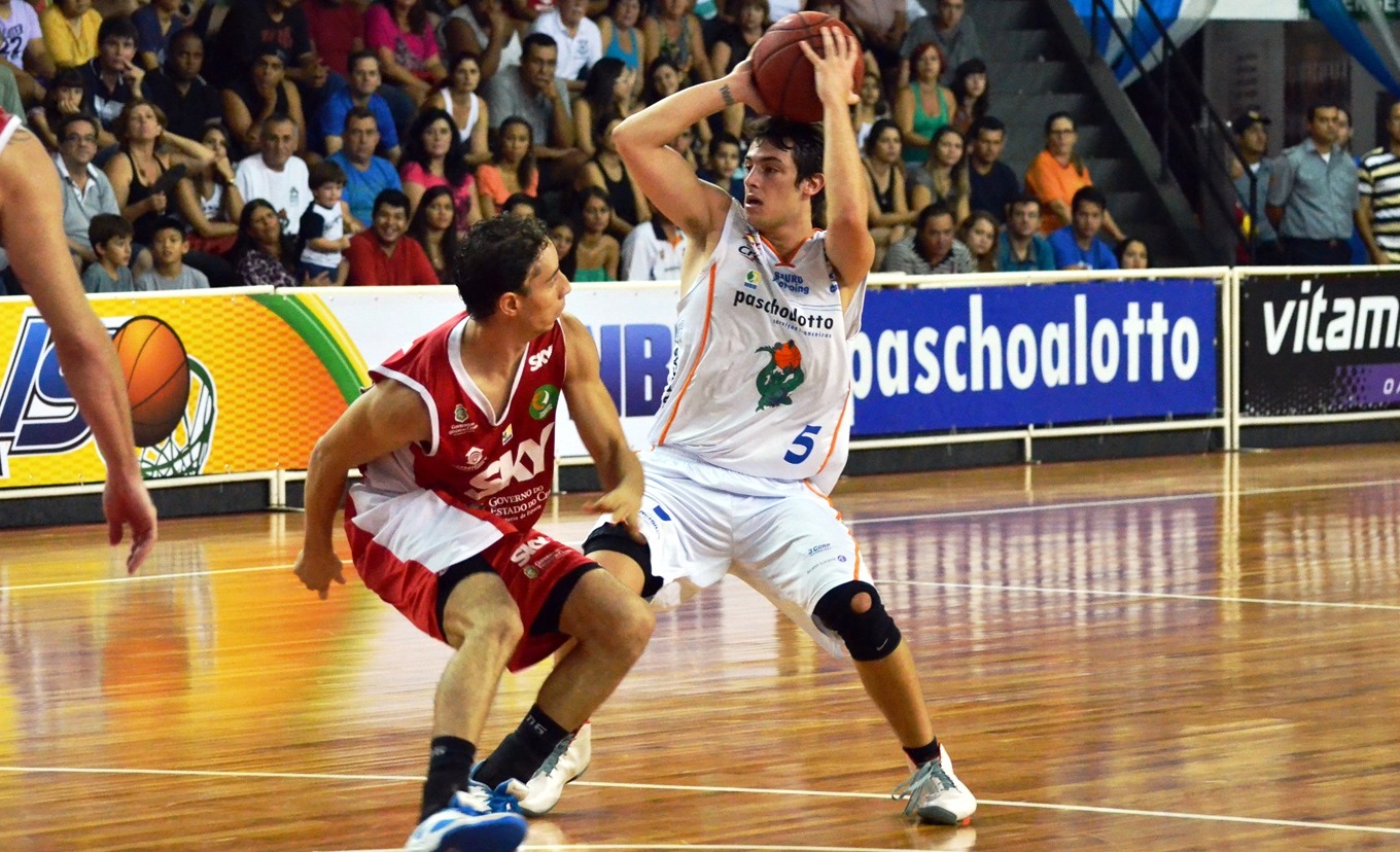 Jovem Ricardo Fischer foi um dos destaques das duas vitórias do Bauru como mandante (Caio Casagrande/Bauru Basket)