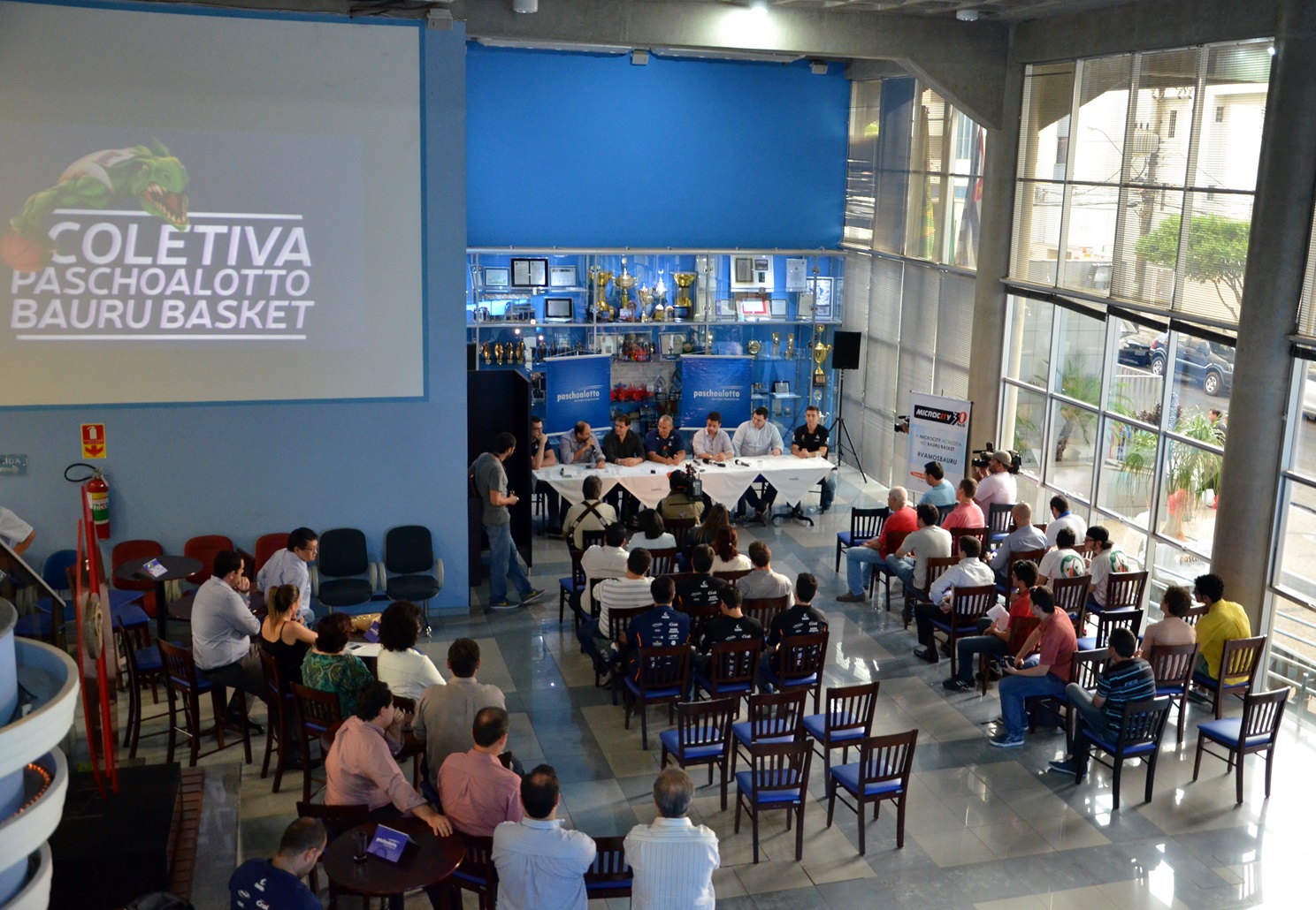 Coletiva de imprensa realizada na sede da Paschoalotto Serviços Financeiros marcou a apresentação de Alex (Caio Casagrande/Bauru Basket)