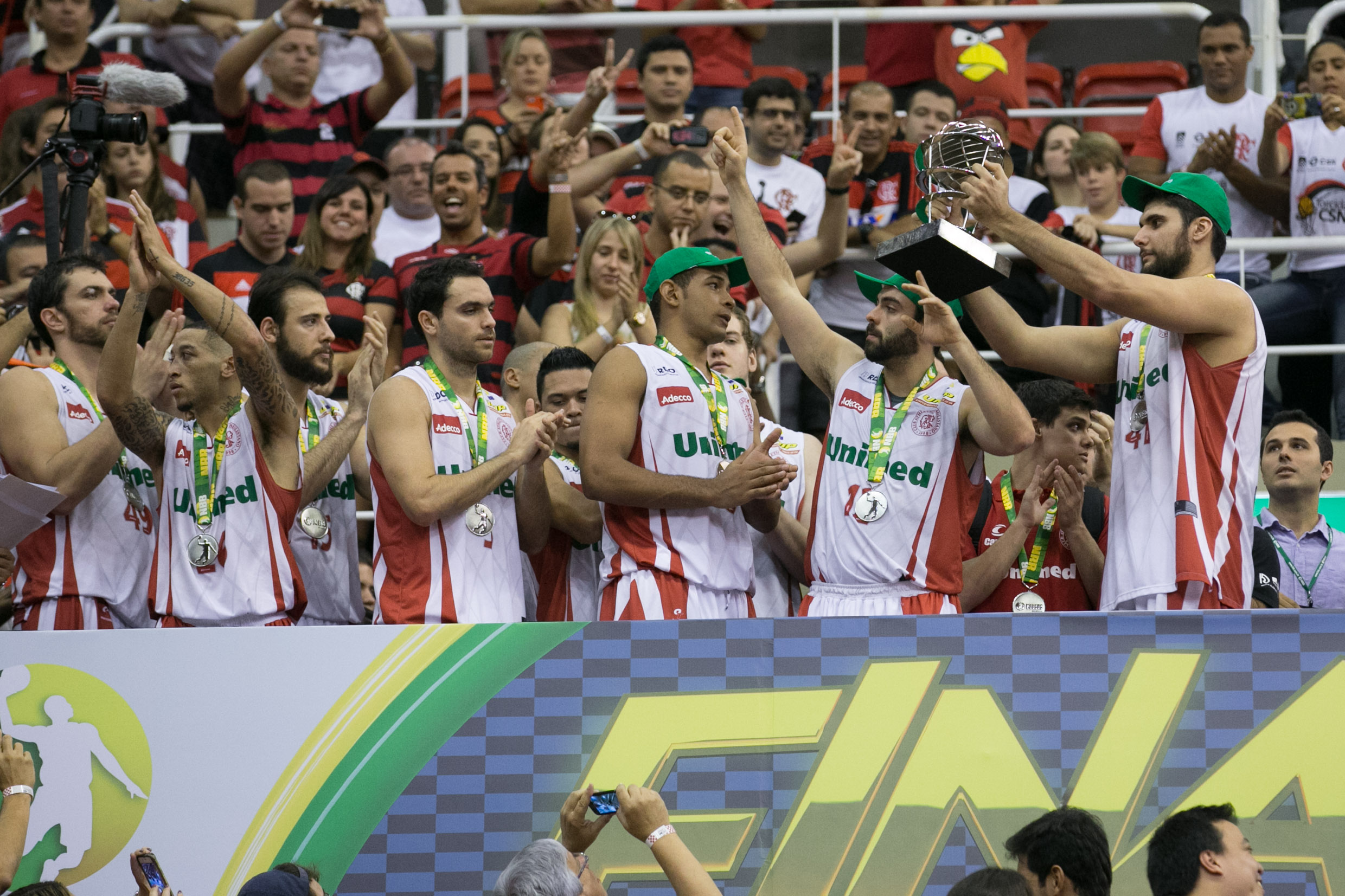 Durante a premiação, vice-campeão Paulistano arrancou aplausos inclusive da torcida do Flamengo (Luiz Pires/LNB)