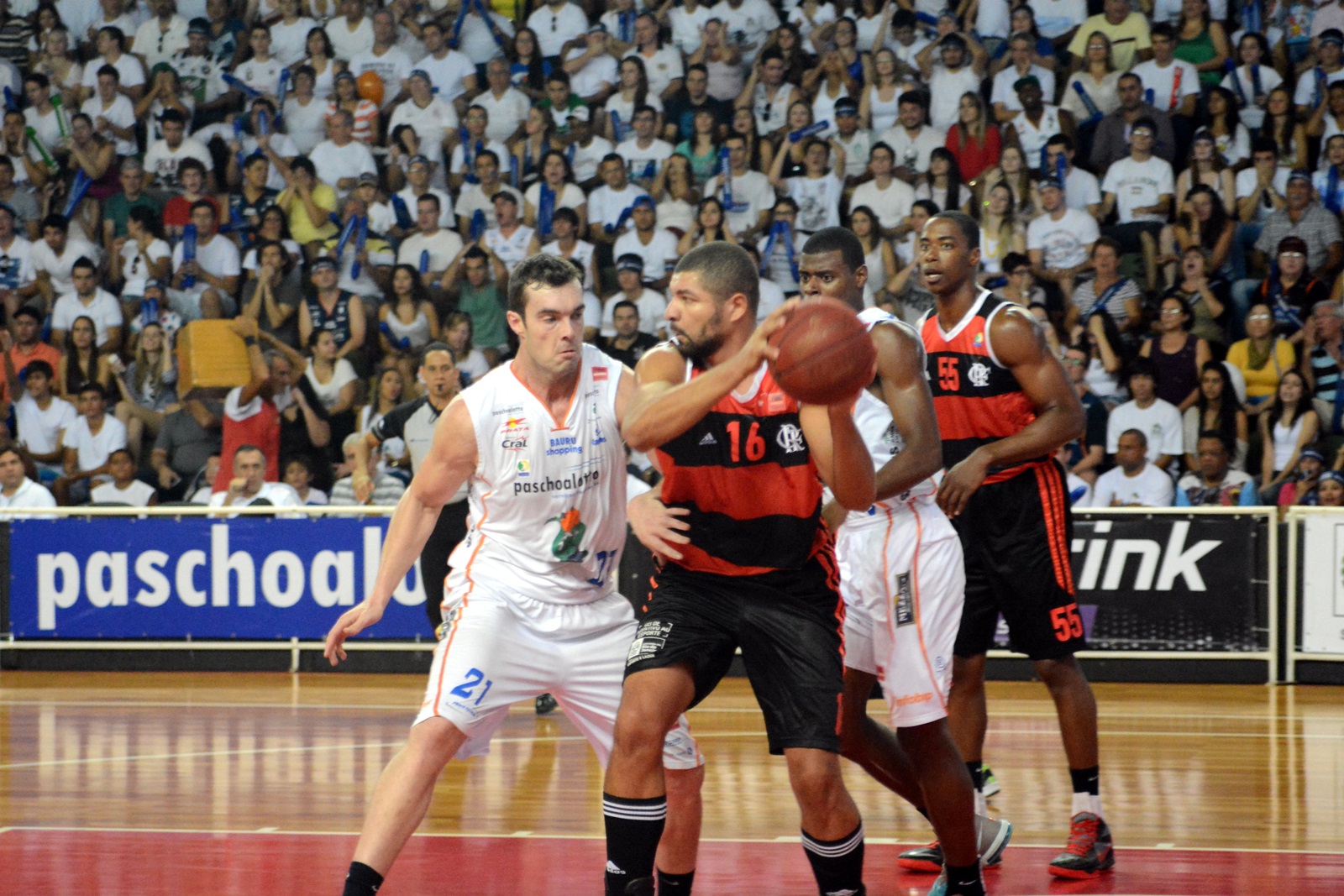 No início de 2015, Bauru e Flamengo fazem um dos confrontos mais esperados da temporada (Caio Casagrande/Bauru Basket)