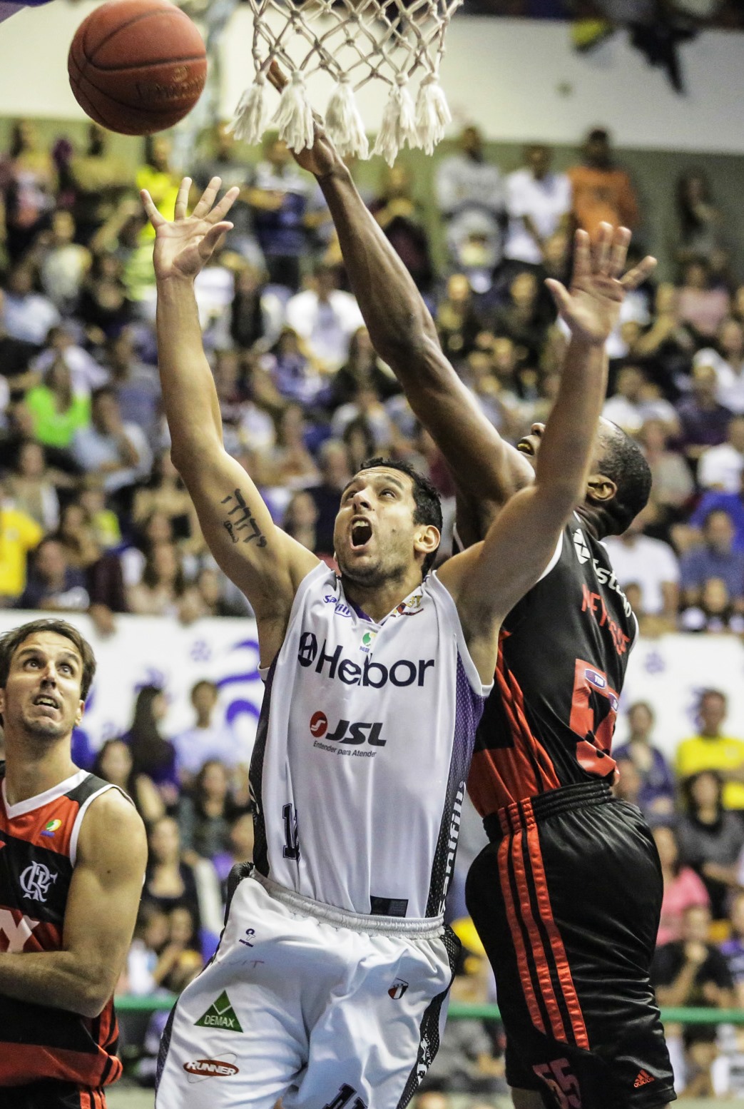Equilíbrio e intensidade são marcas da série entre Mogi e Flamengo (Luiz Pires/LNB)