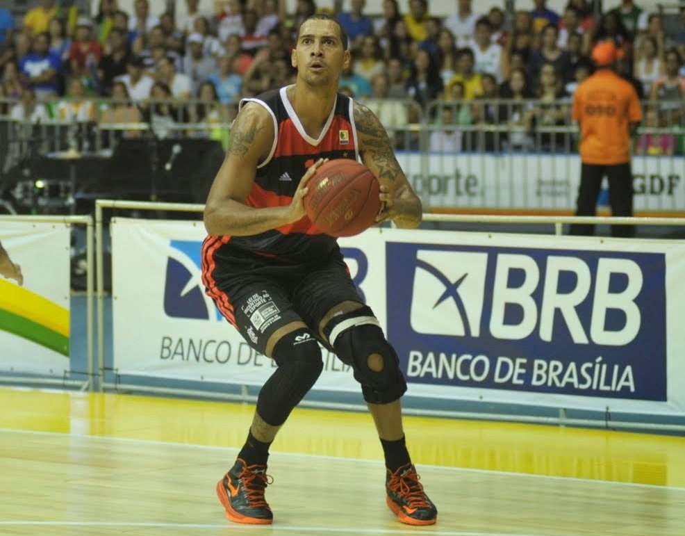 MVP da última temporada do NBB, Marquinhos tenta conquistar seu segundo titulo do NBB com a camisa rubro-negra (Brito Júnior/Divulgação)