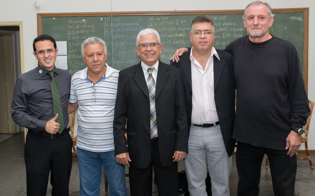 Nocera (ao centro) anunciou importantes renovações logo no discurso de sua posse (Newton Nogueira/Divulgação)