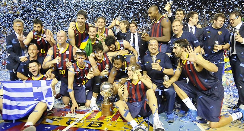 Festa do elenco do Barcelona após conquistarem o 18º título da história do clube (Divulgação)