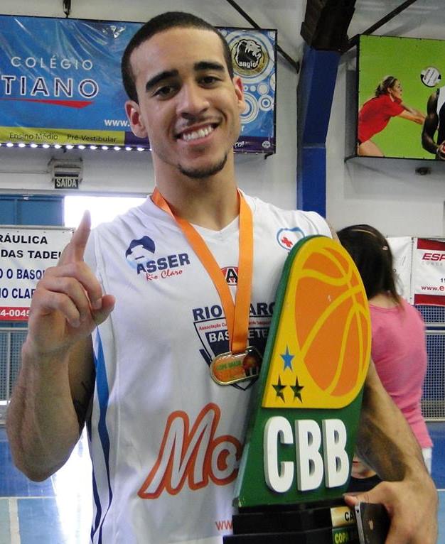 Em sua primeira passagem pelo Rio Claro, Brown foi o protagonista do título da Copa Sudeste (Divulgação)