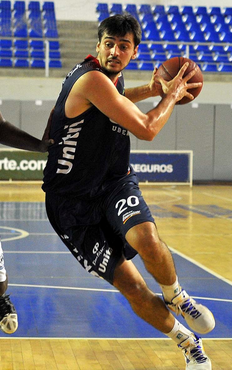 Gruber será um dos mais experientes do elenco do Uberlândia na temporada 2014/2015 (João Pires/LNB)