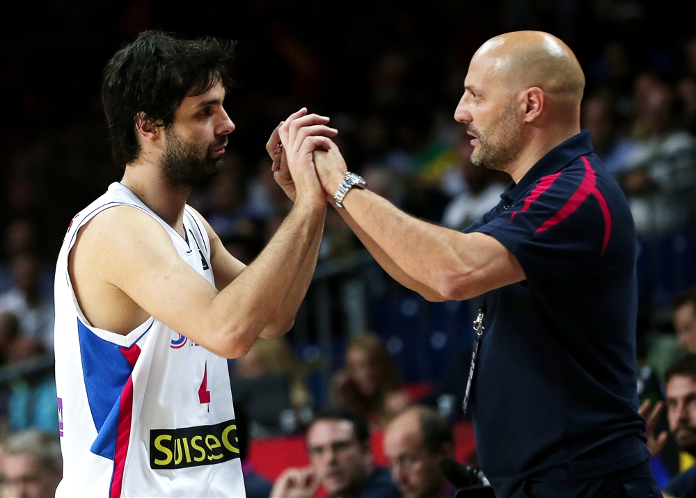 Com 23 pontos, o armador Milos Teodosic foi "o cara" da Sérvia no triunfo sobre o Brasil (FIBA/Divulgação)