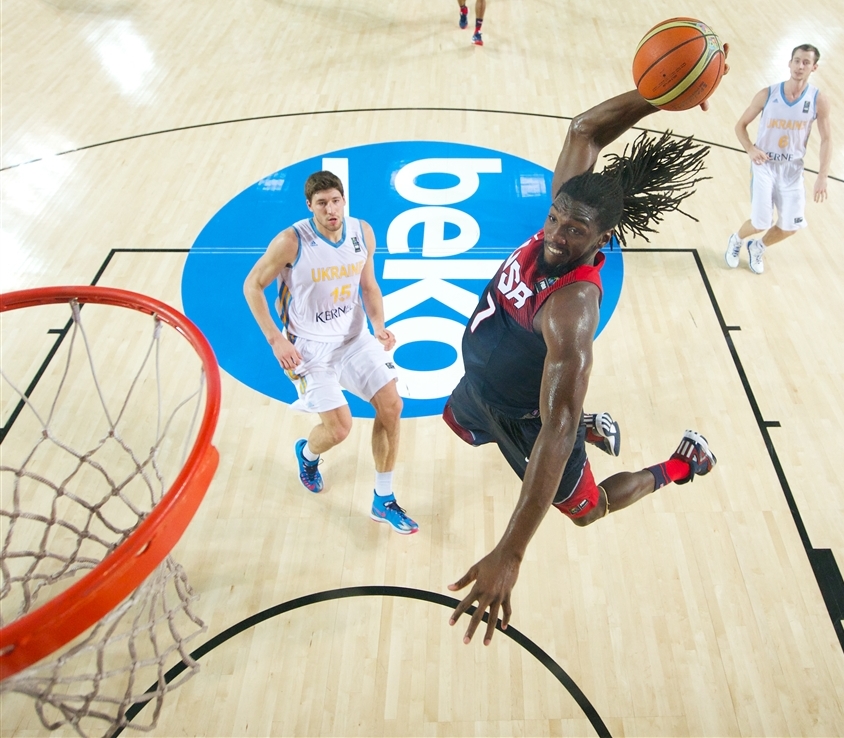 As grandes atuações do pivô Kenneth Faried ajudaram o Estados Unidos a terminar a fase de grupos com 100% de aproveitamento (FIBA/Divulgação)