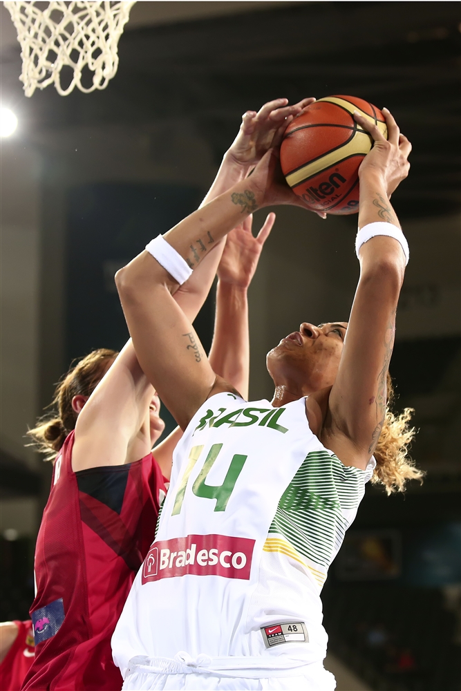 A pivô Érika de Souza foi a segunda jogadora mais eficiente da partida (FIBA)