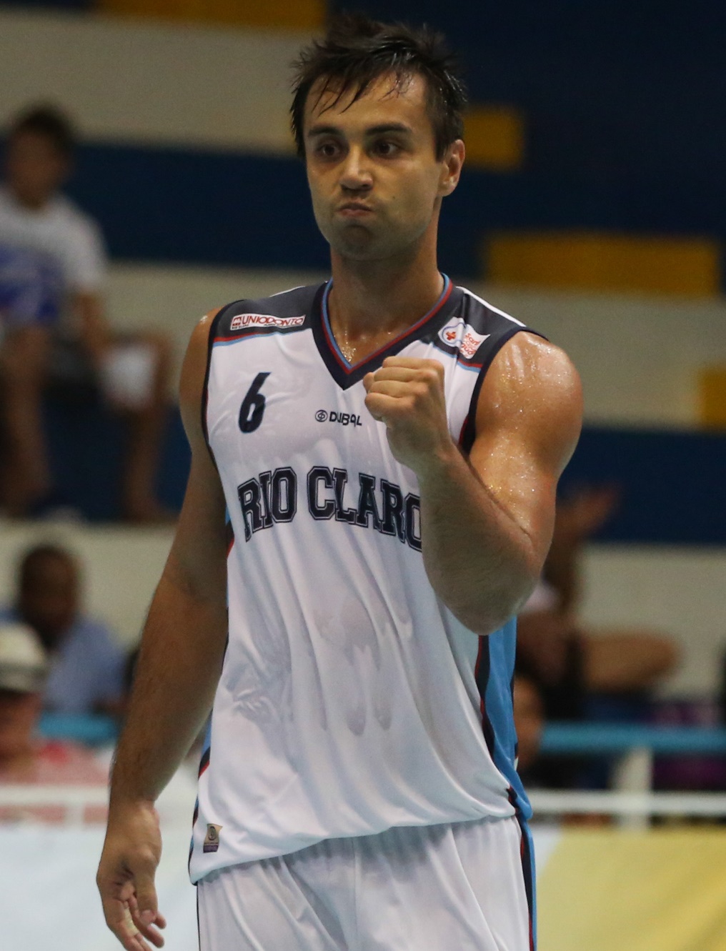 Com grande atuação de Caio, Rio Claro venceu e se classificou (Luiz Pires/LNB)