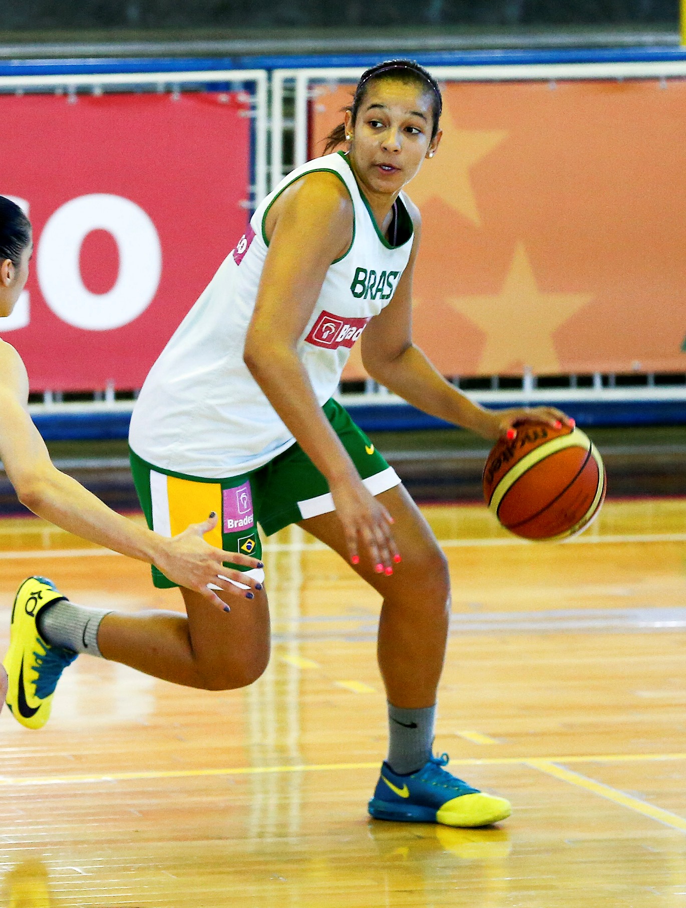 Tainá Paixão é uma das principais jogadoras da nova geração da Seleção Brasileira de Basquete Feminino (Wagner Carmo/Inovafoto)