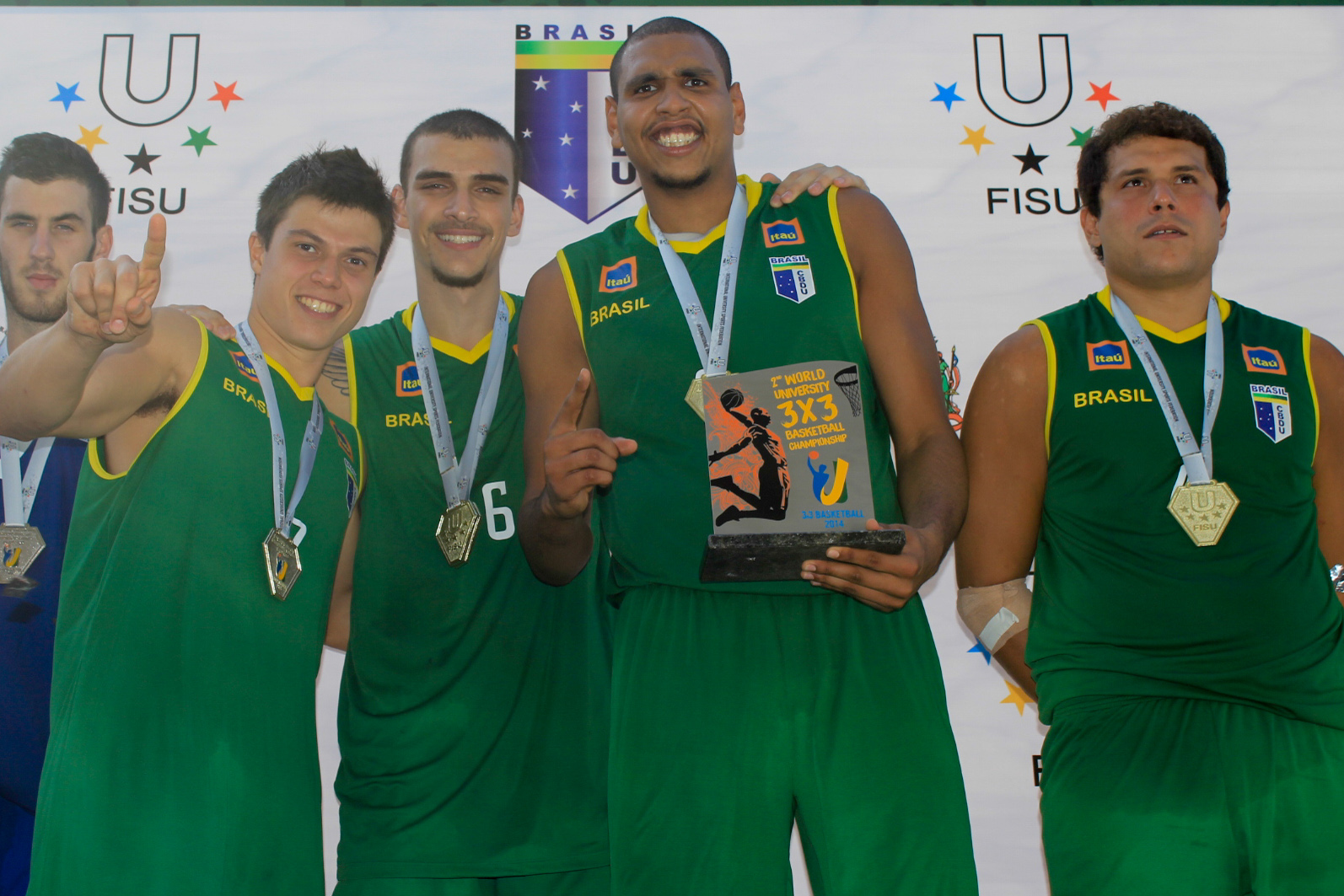Time que contou com dois jogadores do NBB ganhou o ouro do 2º Mundial Universitário de Basquete 3x3, em Salvador (Luiz Pires/Fotojump)