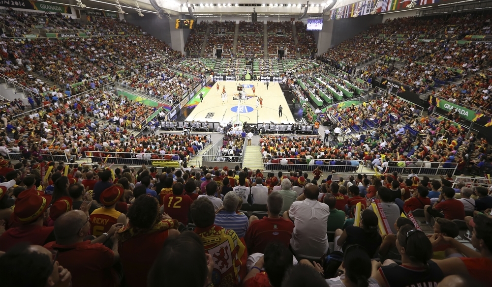 Público espanhol lotou completamente as dependências do ginásio para a partida desta segunda (FIBA/Divulgação)