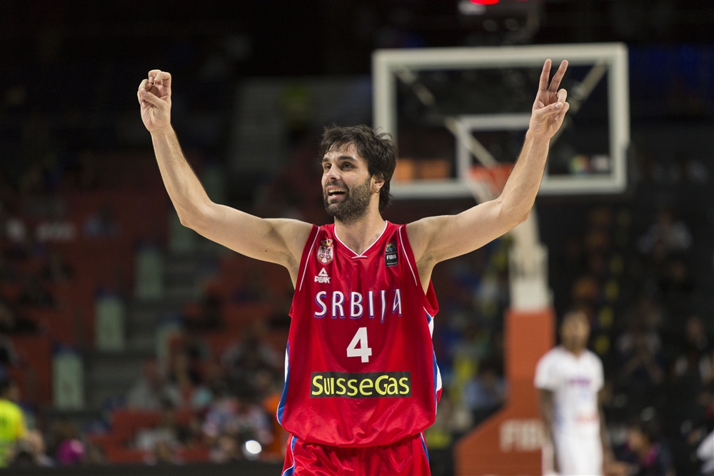 O armador Milos Teodosic foi o protagonista a vitória da Sérvia com 24 pontos. (FIBA/Divulgação)