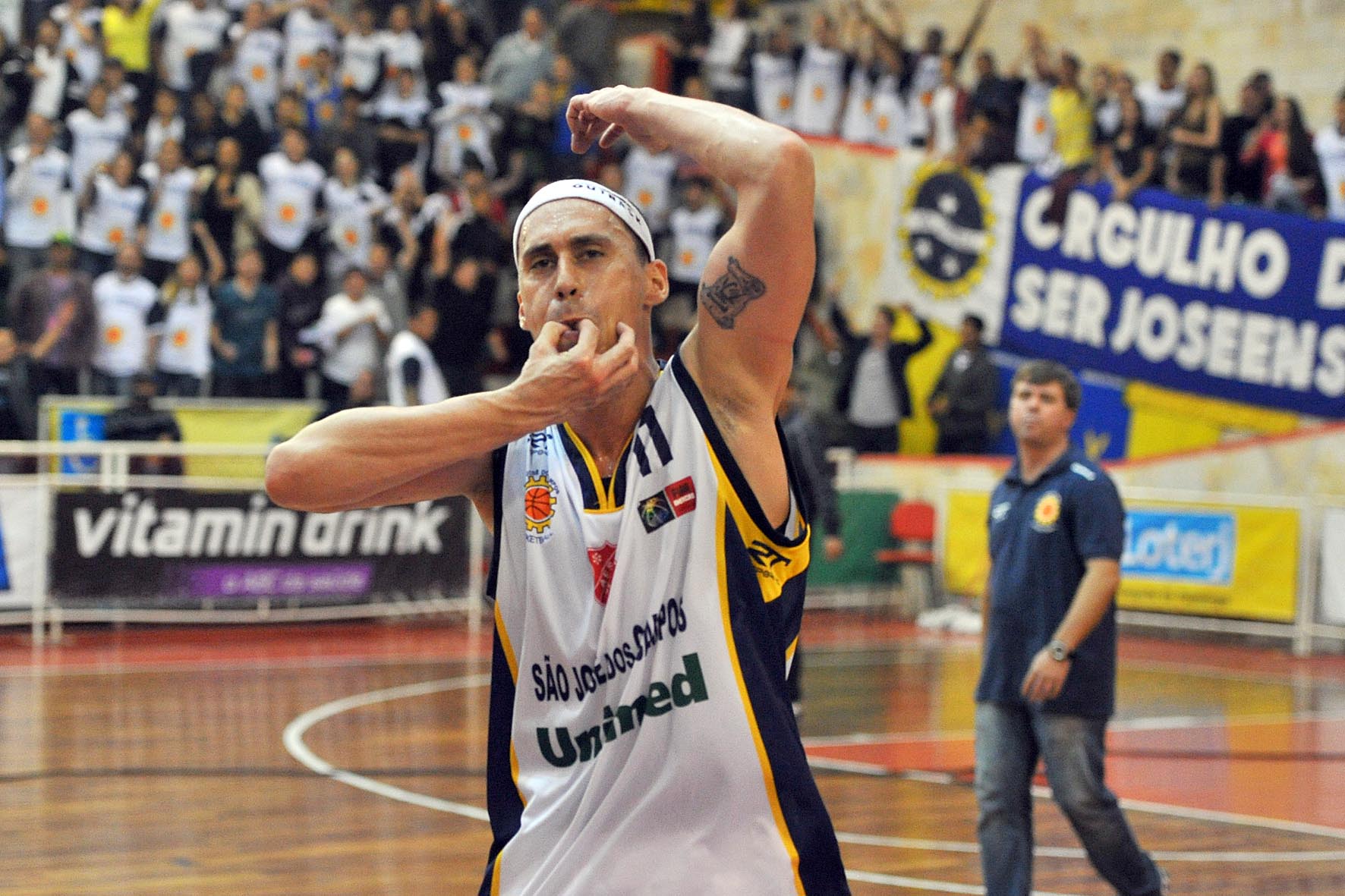 O 'garçom', Fúlvio é o maior ídolo da história recente do basquete de São José (Cláudio Capucho/PMSJC)