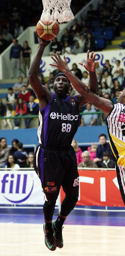 Com 18 pontos, Tyrone foi outra peça importante na vitória da classificação mogiana (Divulgação/FIBA Américas)