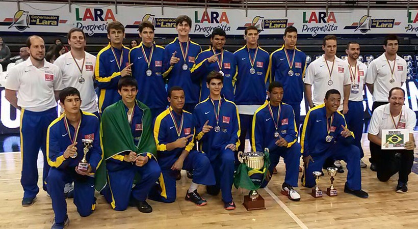 Seleção Brasileira venceu todos seus compromissos e garantiu o título invicto no Sul-Americano Sub-15 (CBB/Divulgação)