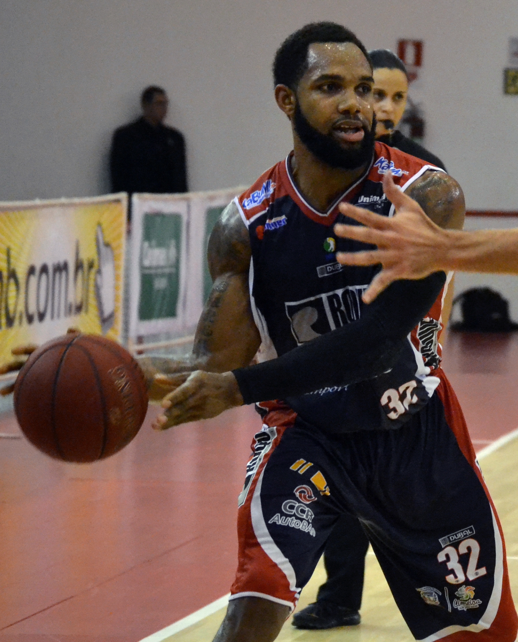 Vencedor do prêmio de MVP do último NBB, David Jackson já inciou o NBB 7 com grande atuação (Ale da Costa/Portrait)