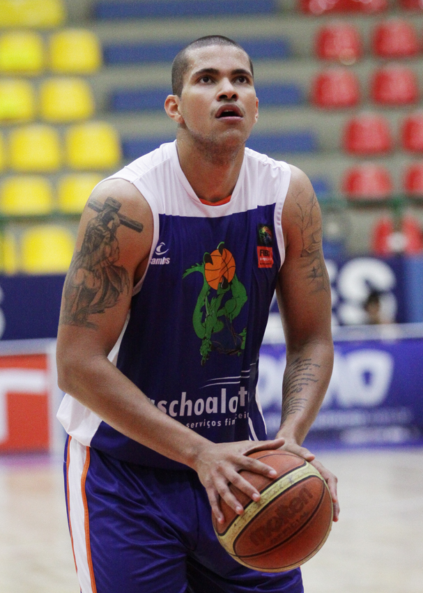 O pivô Rafael Hettsheimeir foi o cestinha com 34 pontos (Cleomar Macedo/FIBA Americas)