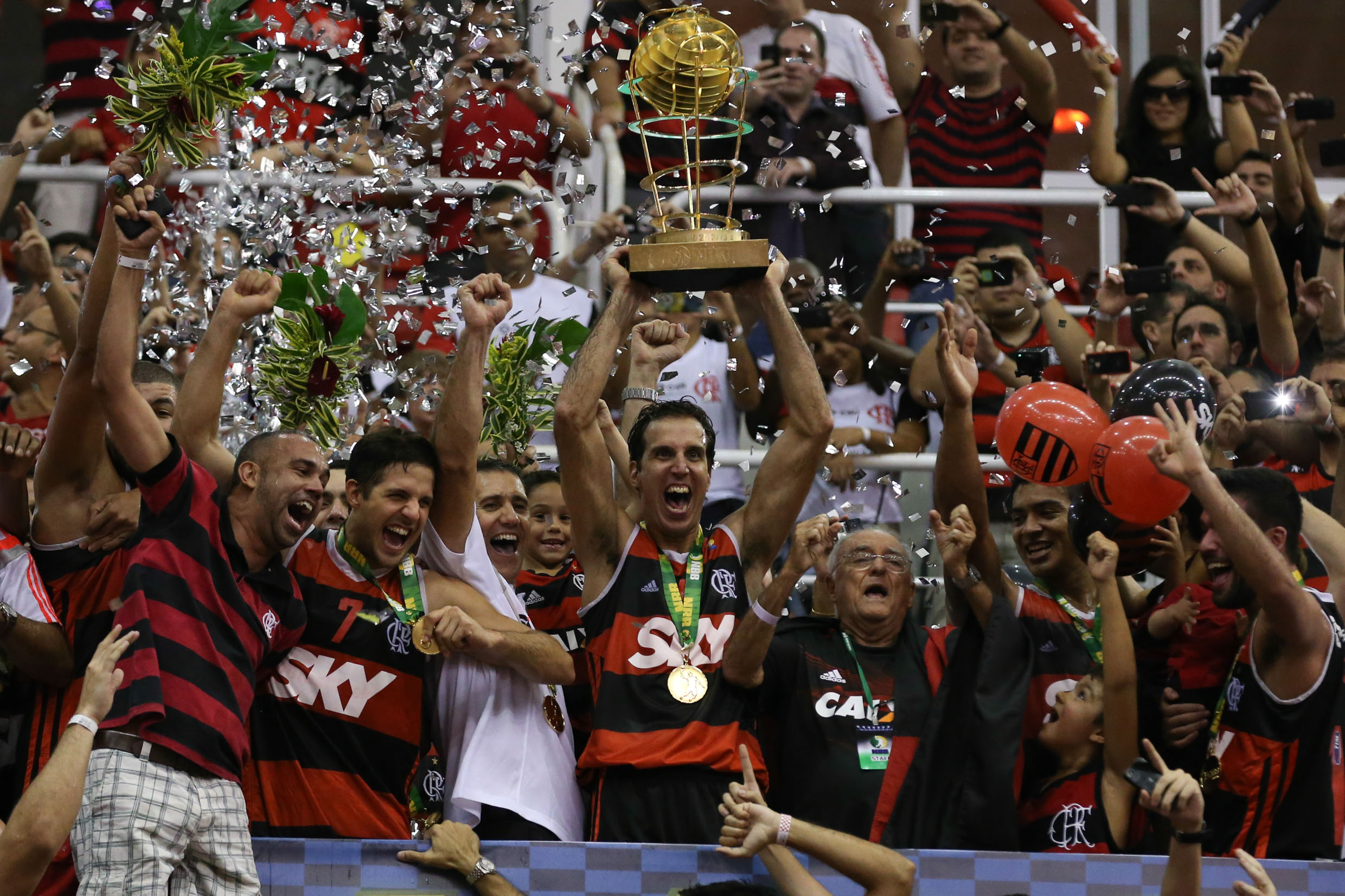 Com maior poder de decisão, Flamengo garantiu seu terceiro título do NBB, sendo o segundo de maneira consecutiva (Luiz Pires/LNB)