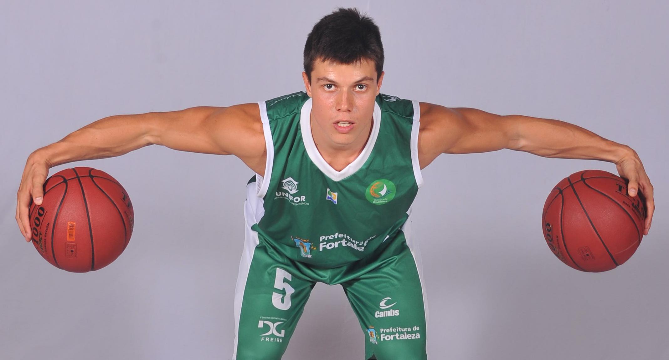 O jovem armador Davi, do Basquete Cearense, é um dos destaques no fundamento roubo no NBB 7 (João Pires/LNB)