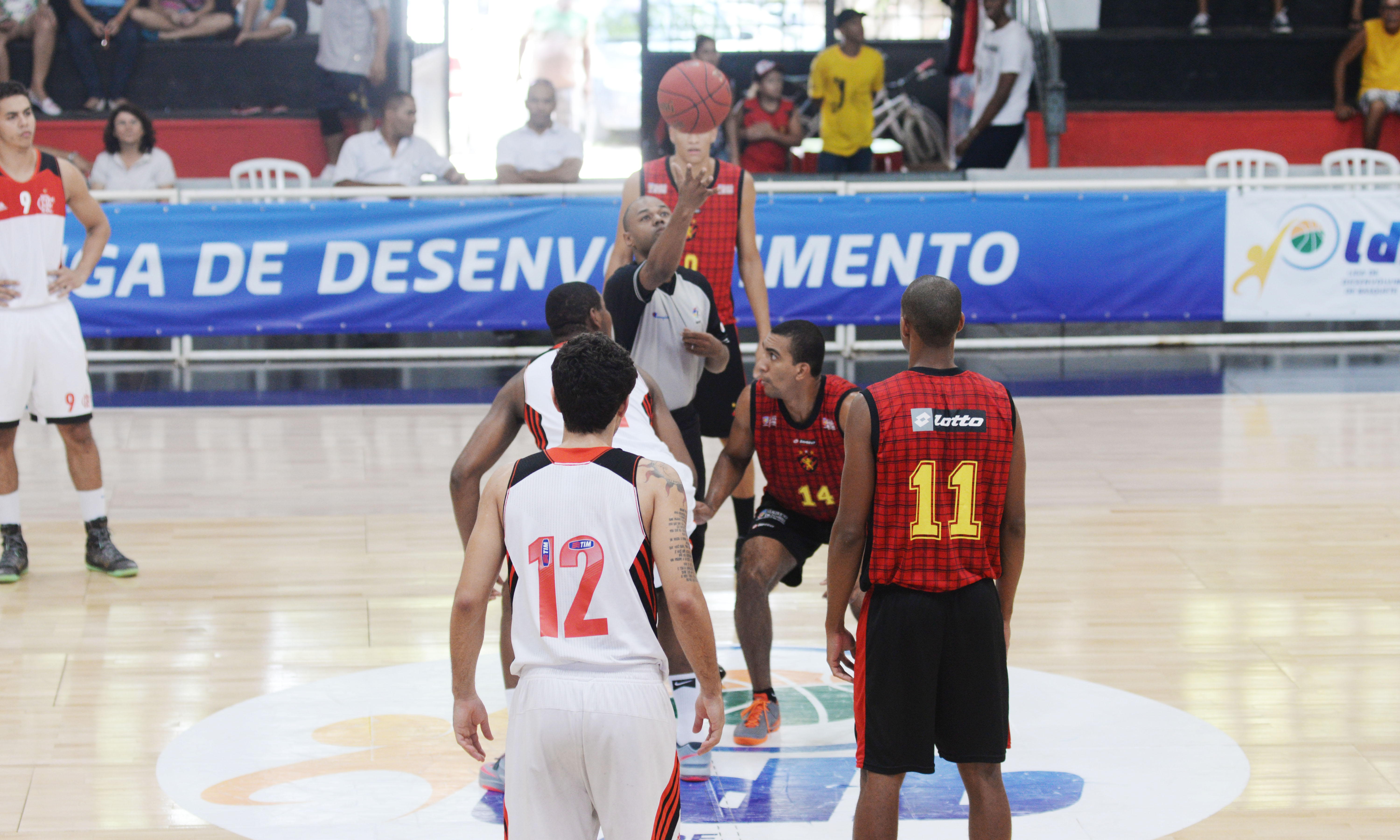 As 24 equipes foram divididas em 4 sedes na 3ª etapa da LDB 2014 (Anderson Stevens/LNB)