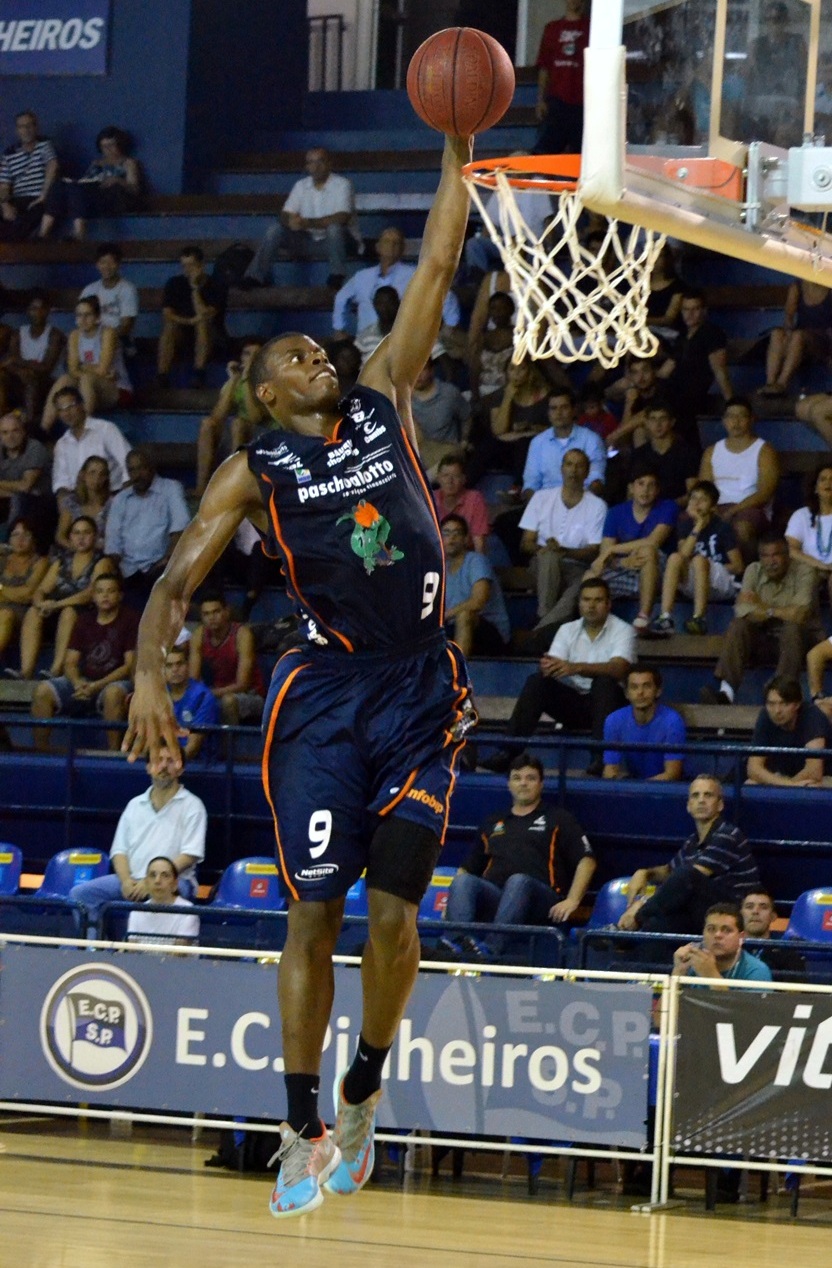 O jovem ala Gui Deodato teve seu recorde pessoal de pontos no NBB, em uma partida contra o Pinheiros (Caio Casagrande/Bauru Basket)