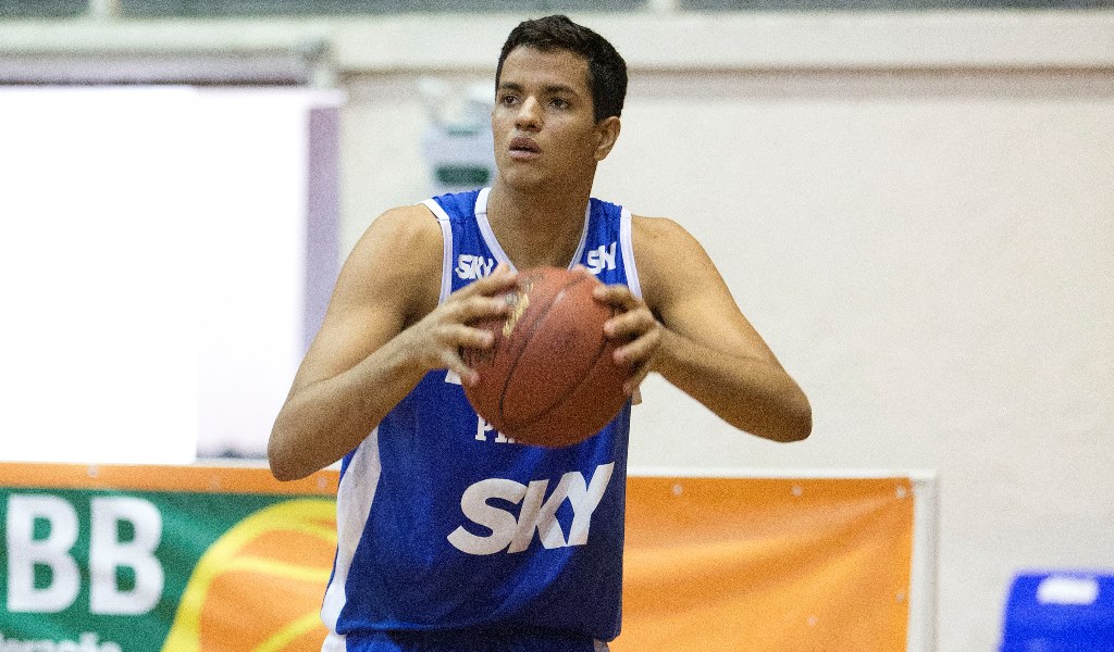 Lucas Dias teve grande atuação e liderou o nono triunfo do Pinheiros na LDB 2014 (Hedeson Alves/LNB)