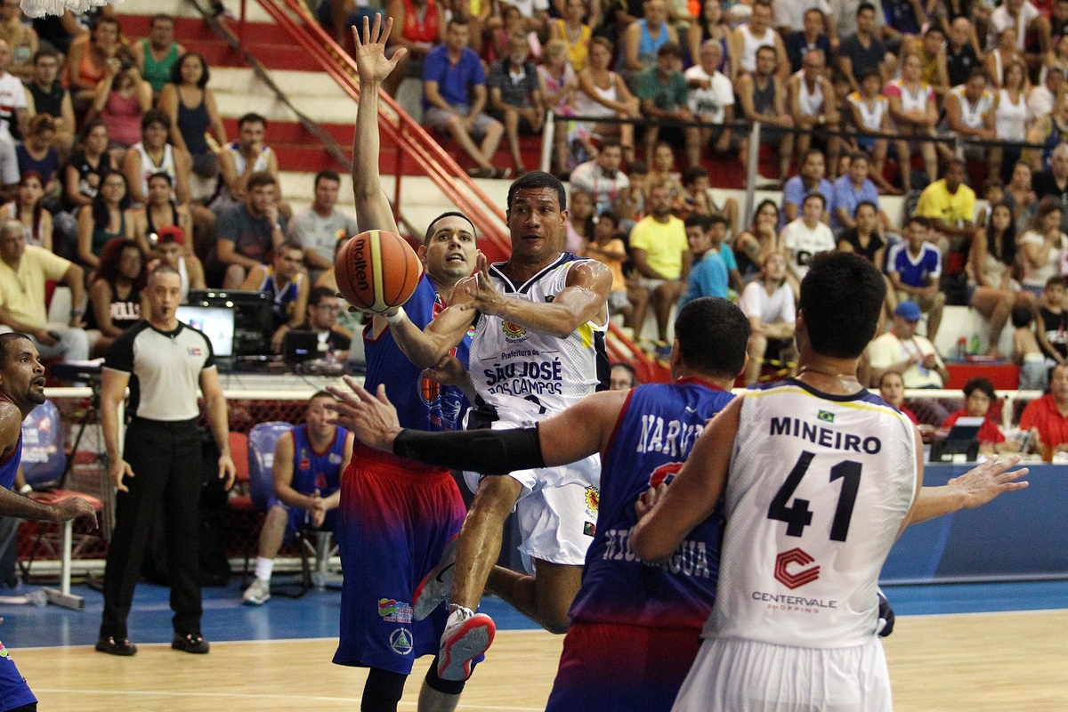 O São José, do armador Valtinho, estreou com vitória na Liga das Américas (Gaspar Nóbrega/FIBA Americas)