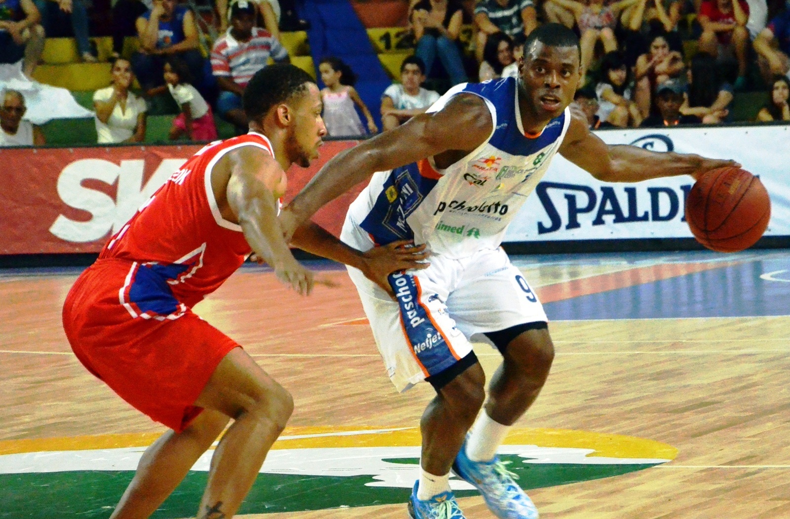 No primeiro turno, Bauru, de Gui Deodato, venceu Pinheiros por 61 pontos de diferença (Henrique Costa/Bauru Basket)