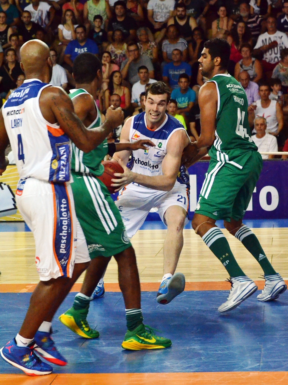 Bauru pode cravar recorde de vitórias consecutivas na história das fases de classificação do NBB (Henrique Costa/Bauru Basket)