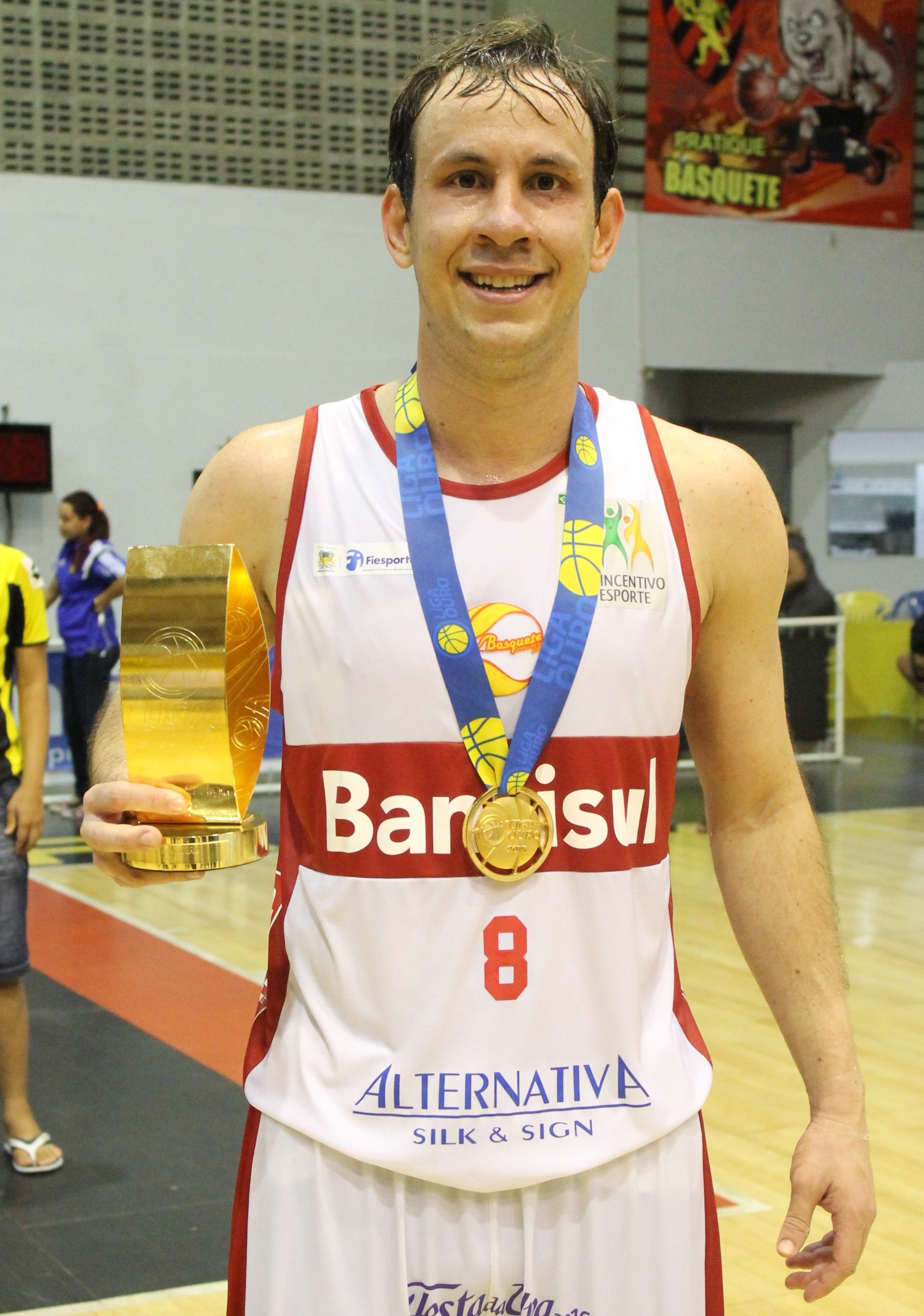 MVP: Cauê brilhou e foi eleito o melhor jogador das finais da Liga Ouro (Guilherme Peixinho/LNB)