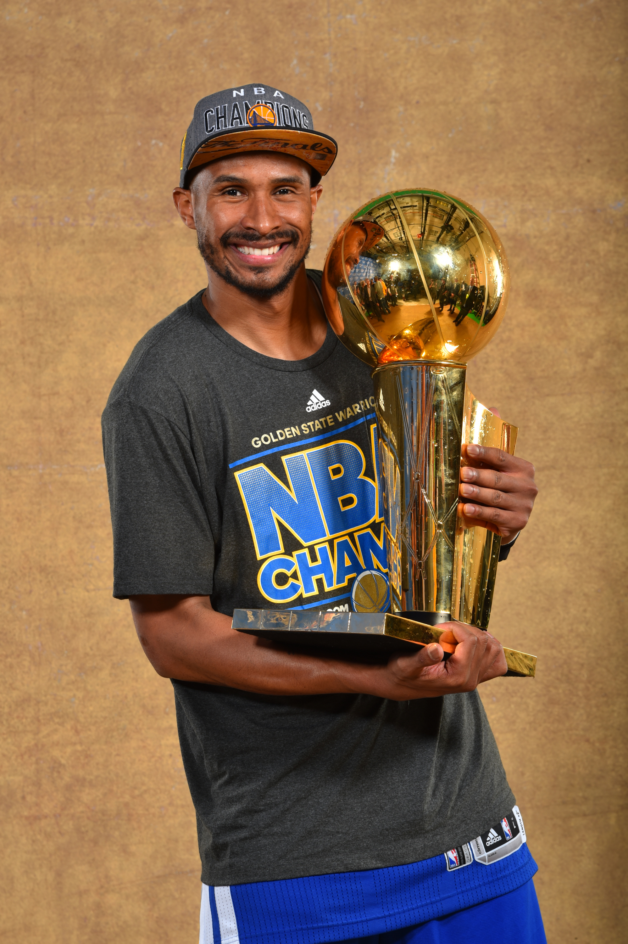 Leandrinho se tornou o 2º brasileiro a ganhar um anel de campeão da NBA (NBA/Getty Images)