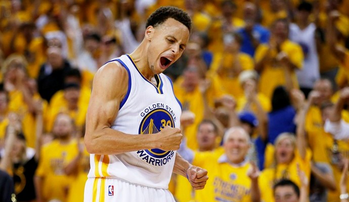 Curry anotou 17 pontos no último quarto e resolveu a partida para os Warriors, que agora precisam de uma vitória para conquistar o anel (NBA/Getty Images)