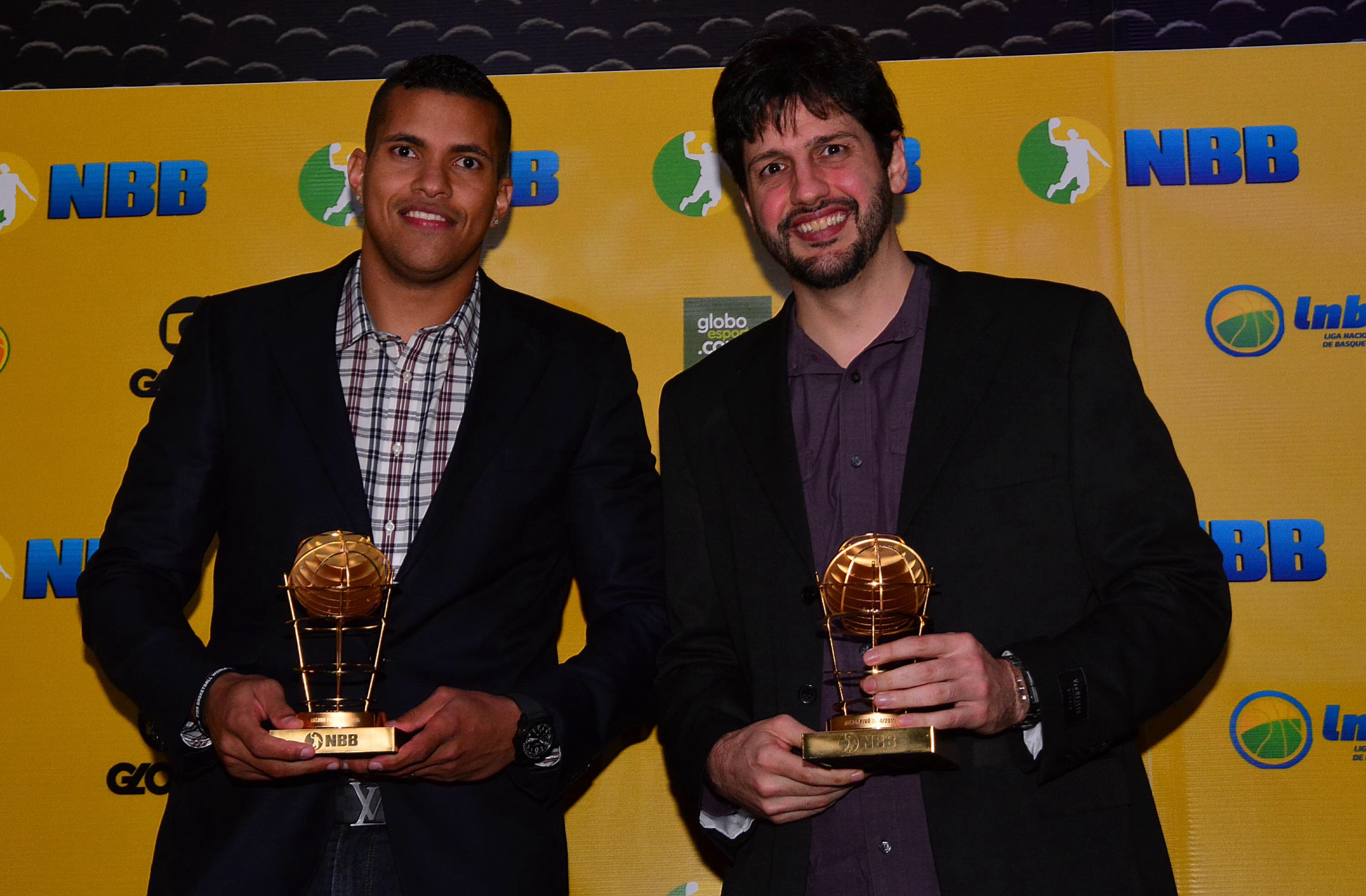Presentes na última Copa do Mundo, Hettsheimeir e Giovannoni formam o garrafão do Time dos Sonhos do NBB 7 (João Pires/LNB)