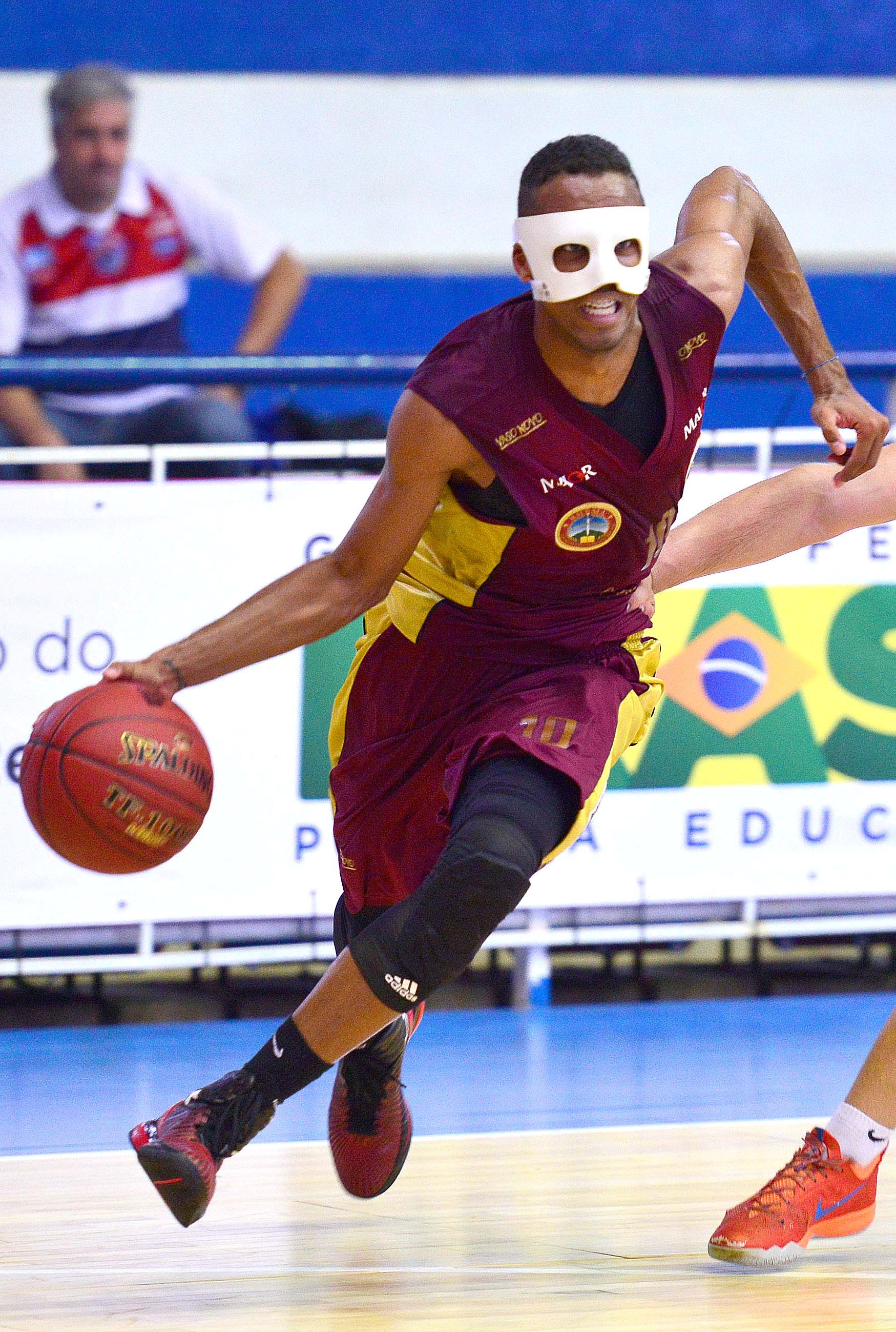 Pequeninos Rhema, do "mascarado" Luiz, será um dos clubes sedes da 4ª etapa da LDB 2015 (João Pires/LNB)