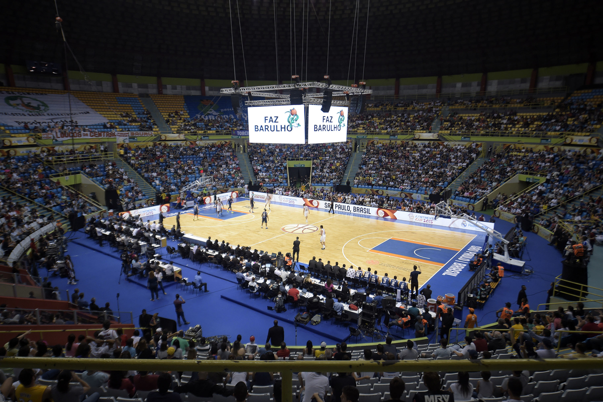 Ginásio do Ibirapuera voltou a receber um jogo de basquete após quase 10 anos e reencontro foi feito em grandíssimo estilo (Gaspar Nóbrega/FIBA Américas)