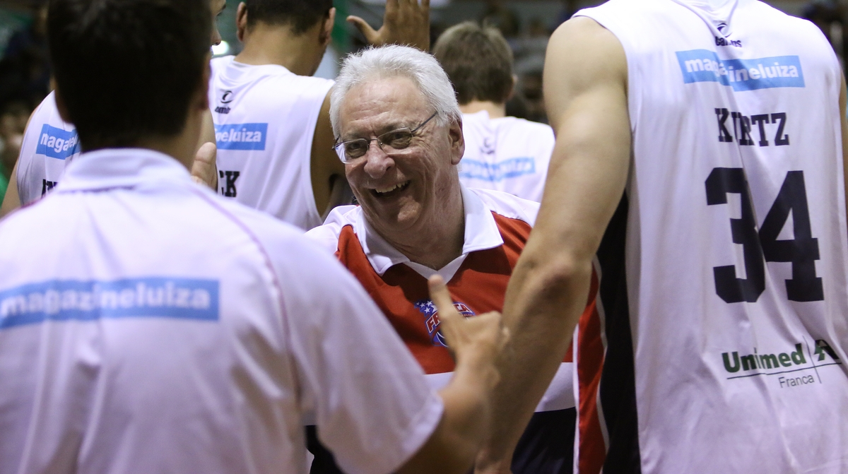 Time dirigido pelo experiente técnico Lula Ferreira está na 2º fase da Liga Sul-Americana (FIBA Américas/Divulgação)