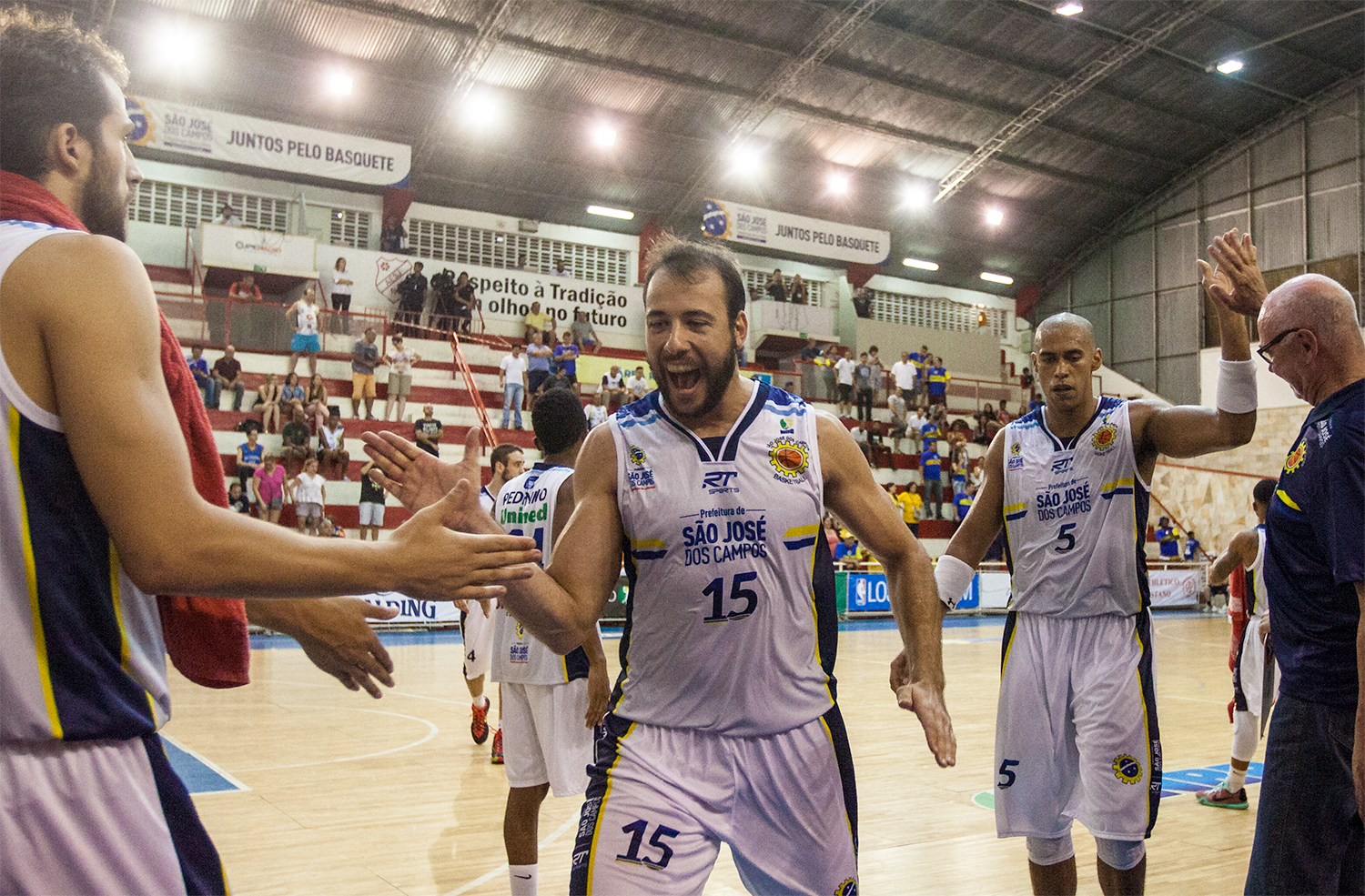 Na primeira partida entre as equipes, o São José acabou com a invencibilidade do Paulistano (delima/dubem)