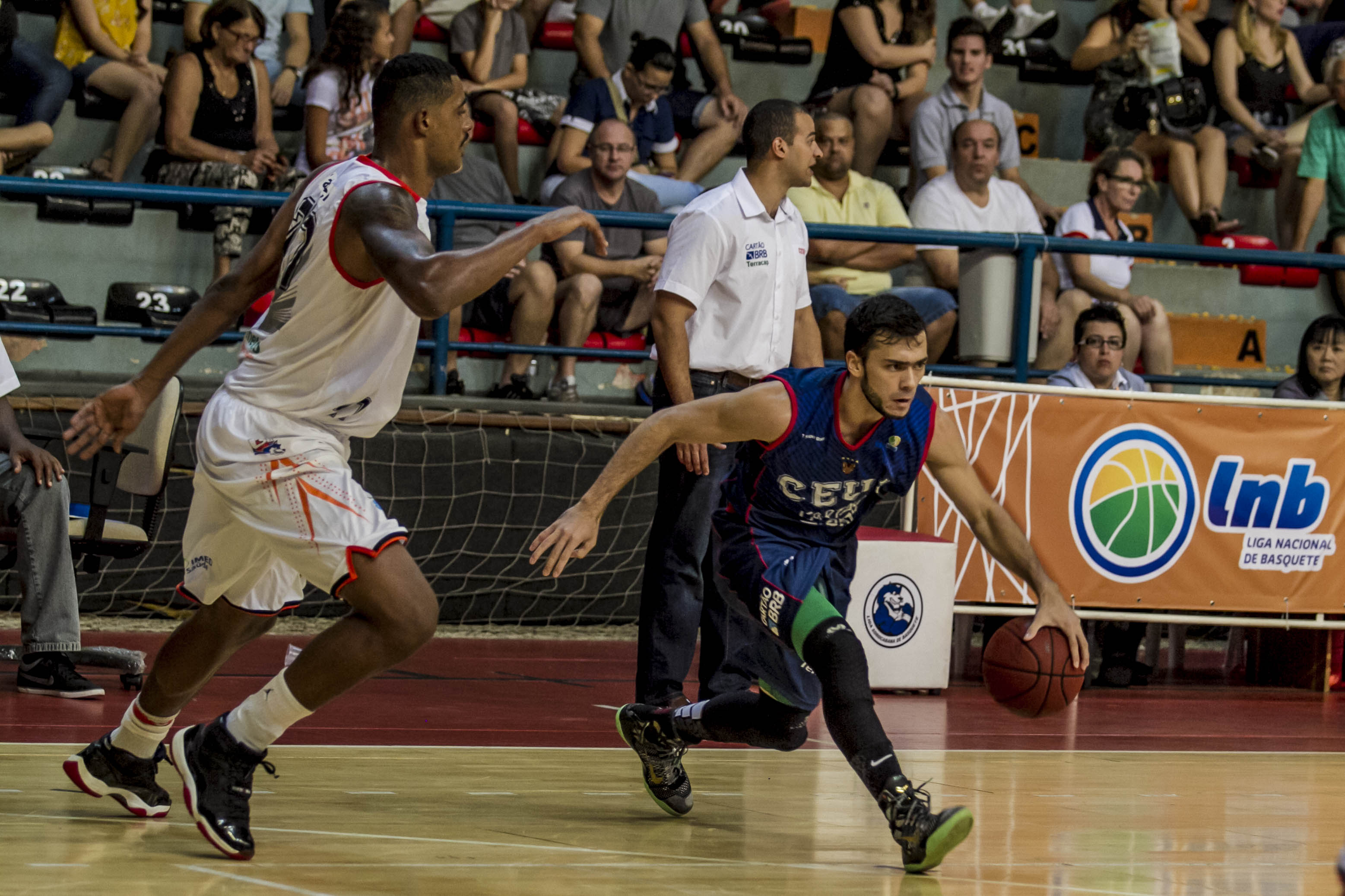 Deryk, do Brasília, e Fab Melo, da Liga Sorocabana